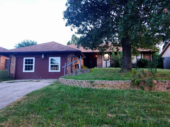 1116 Hawthorne Dr, Midwest City, OK 73110