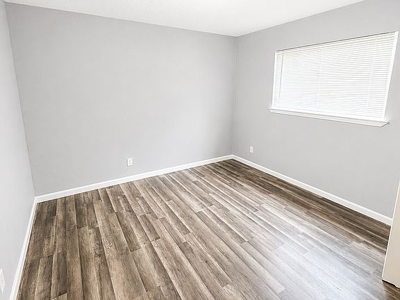 5th image of 811 Redbird Dr #815
