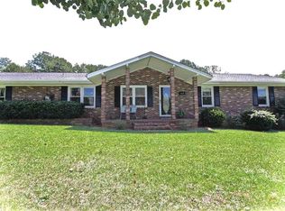 410 E Sunsetstrip Dr, Seneca, SC 29672