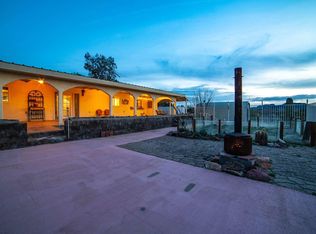 42526 N La Posa Rd, Bouse, AZ 85325
