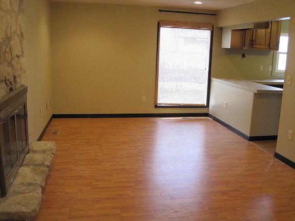 3rd image of 220 N Jones St