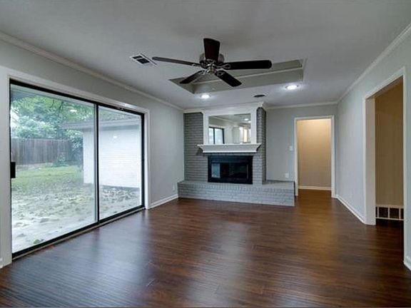 Ample living area, 2 living rooms.