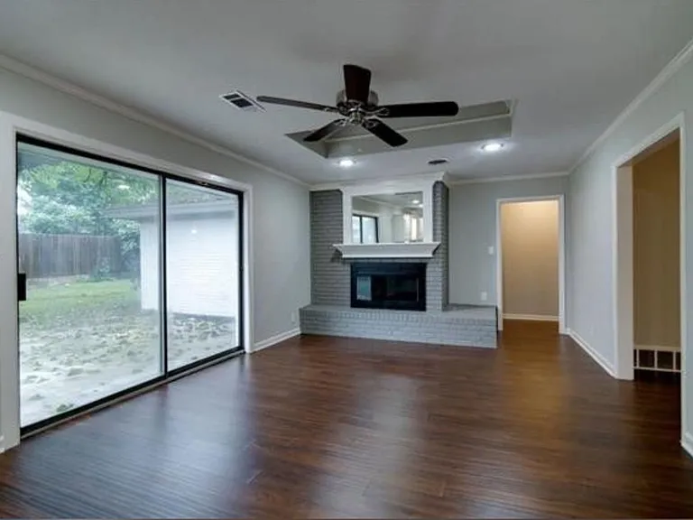 Ample living area, 2 living rooms.