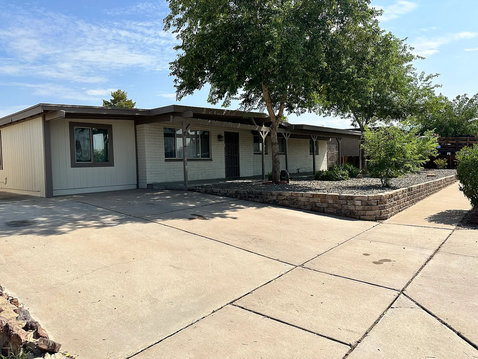 5 bed, 2100 sqft, $3,000 — Photo 2