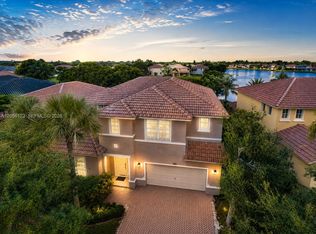 4415 E Whitewater Ave, Weston, FL 33332