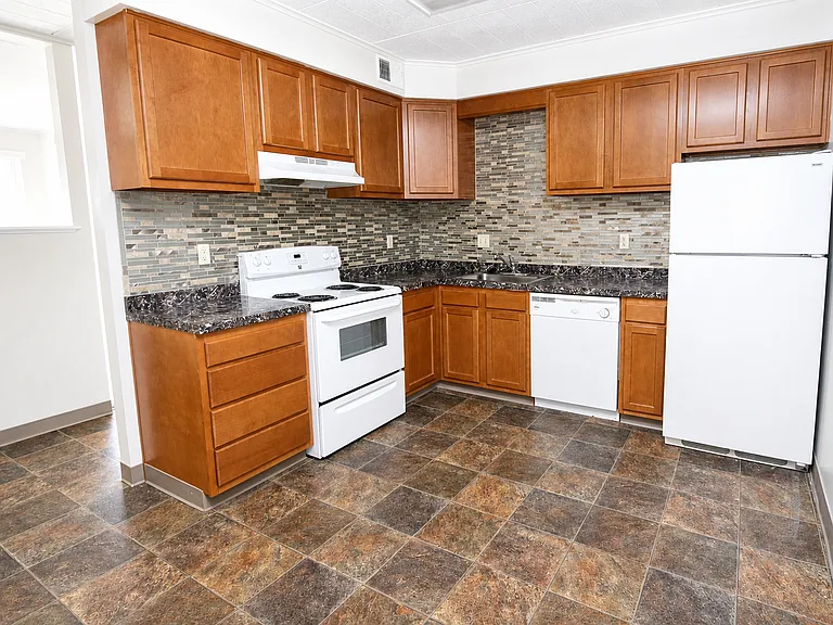530 Kelly Ave — Photo 2