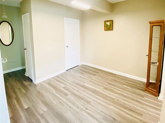 5th image of 7935 Carlyle Ave #7
