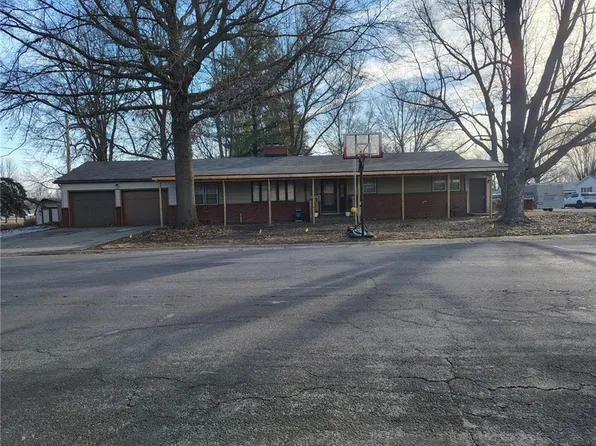 724 S 3rd St, Odessa, MO 64076