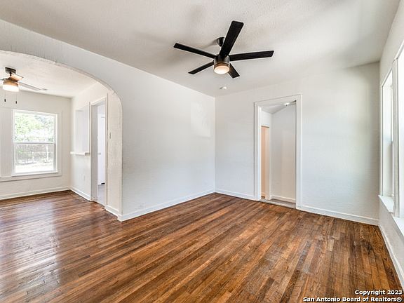 4th image of 112 ROLLINS AVE