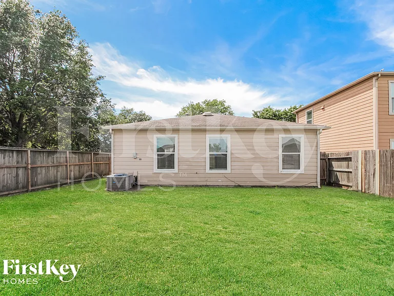 3235 Becker Glen St — Photo 16