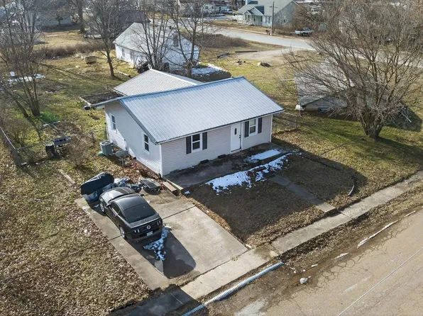 702 S Spring St, Cole Camp, MO 65325