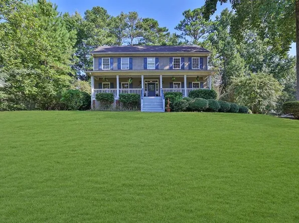 624 Deerwood Ln, Stone Mountain, GA 30087