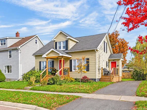 37 Jones St, Moncton, NB E1C 6J2