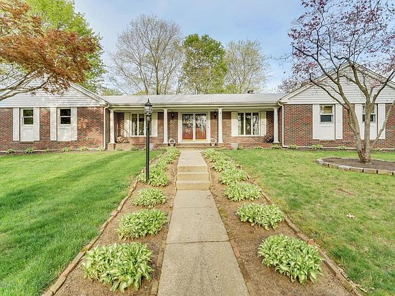 3rd image of 31 Dogwood Dr