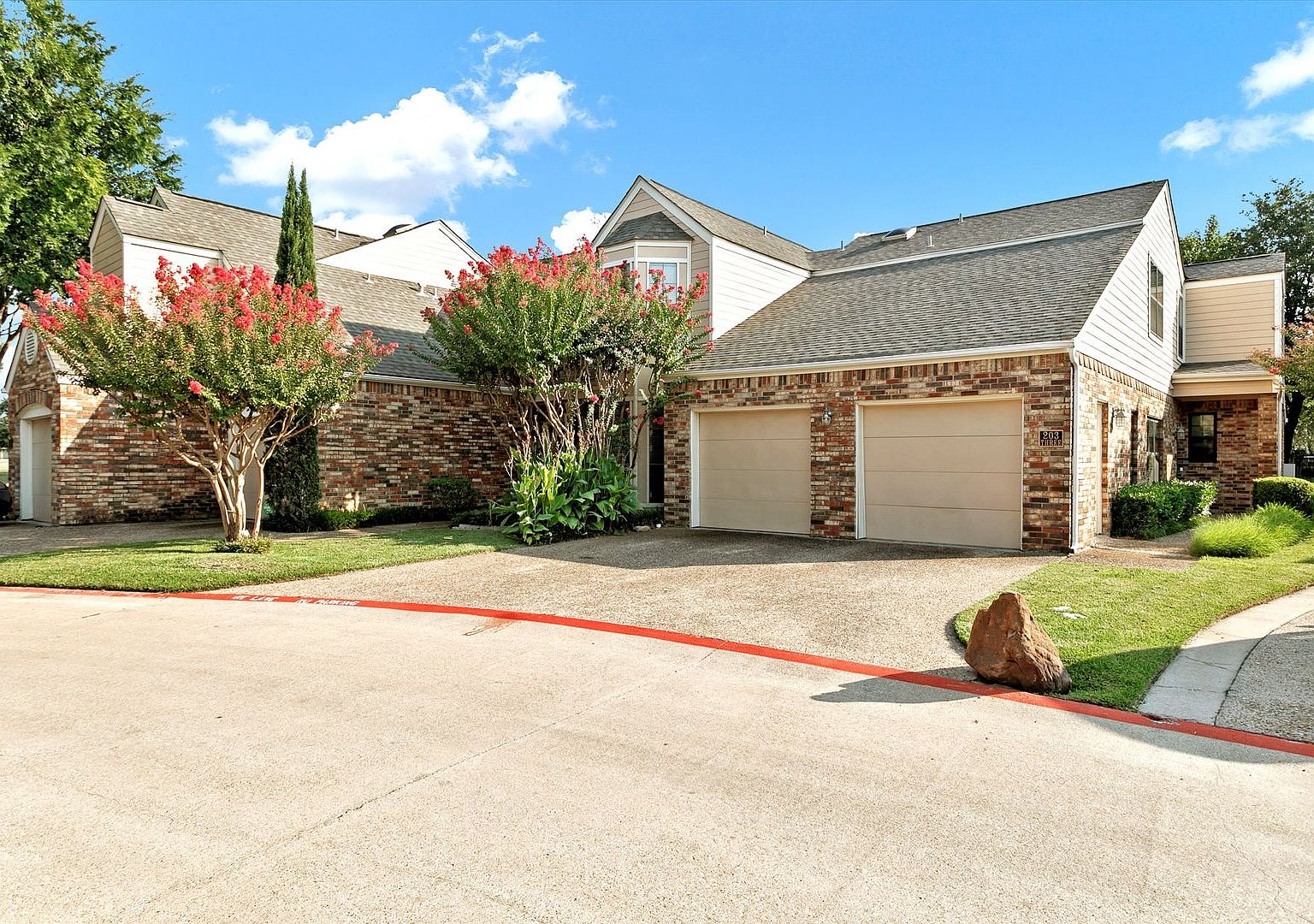203 Cimarron Trl APT 2, Irving, TX 75063 Zillow