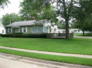 1323 Grandview Dr, Clinton, IA 52732