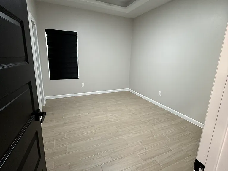2204 E Viviana St #1 — Photo 8