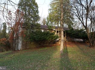102 Columbia Dr, Kearneysville, WV 25430
