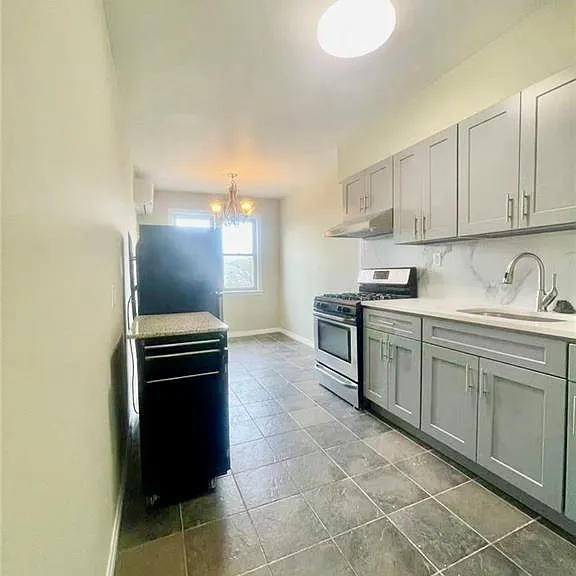 8012 165th St #3 — Photo 7