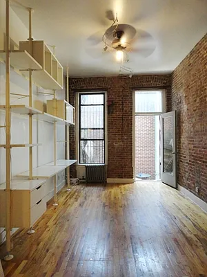 Rented by Perry Associates NYC Inc | media 9
