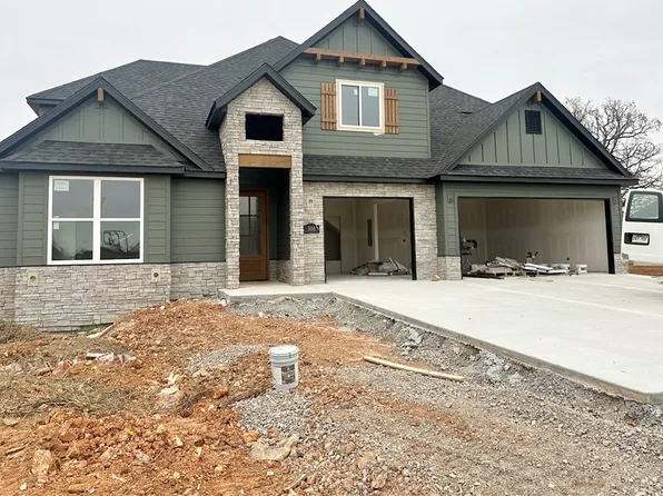 300 Jenna Ln, Gravette, AR 72736