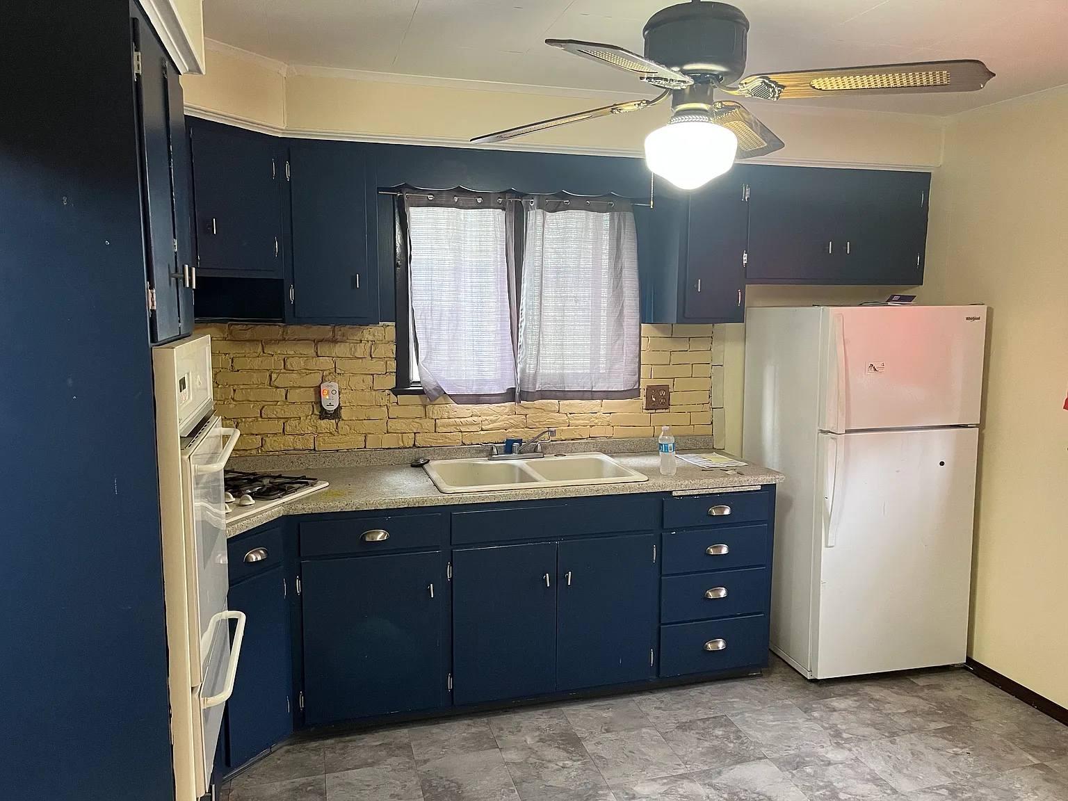 3 bed, 962 sqft, $1,500 — Photo 2