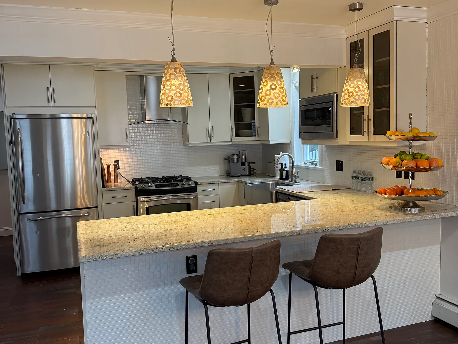 3 bed, 2460 sqft, $10,000 — Photo 2