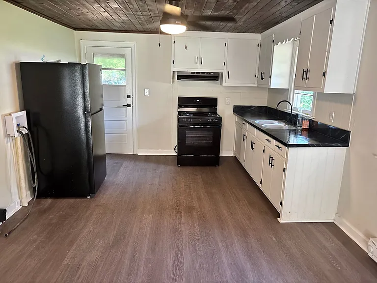 407 Lane St SE — Photo 3