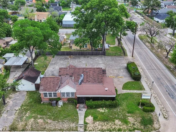 713 Fairbanks St, Houston, TX 77009