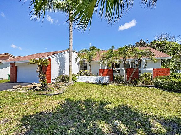 2nd image of 7430 Corkwood Circle