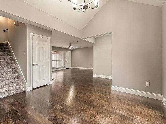 5th image of 536 Valley View Dr