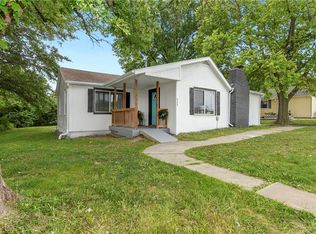425 Muncie Rd, Leavenworth, KS 66048