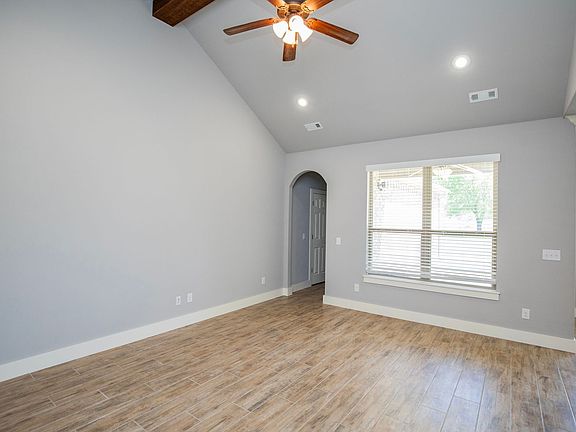 2nd image of 214 Alder St