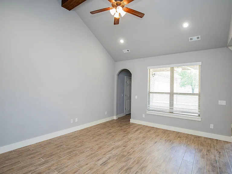 214 Alder St — Photo 2