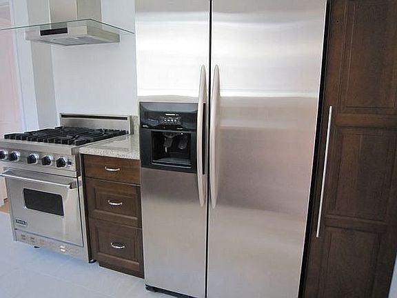 Viking Stove, Side-by-side Refridgerator with Automatic Icemaker