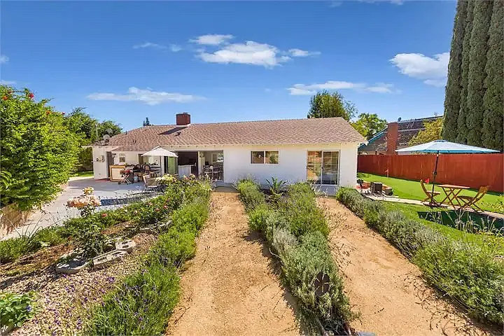 6 bed, 2400 sqft, $8,595 — Photo 3