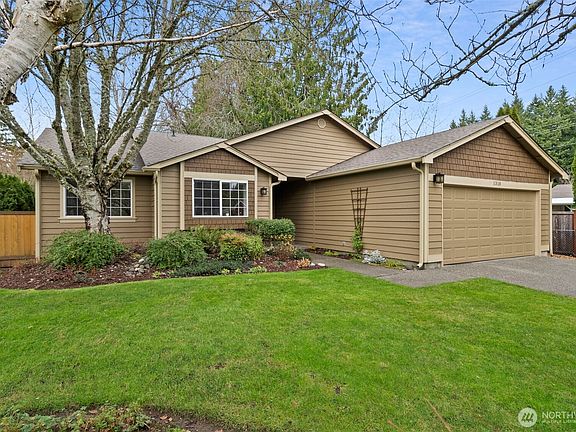 3rd image of 1318 Devon Drive NE