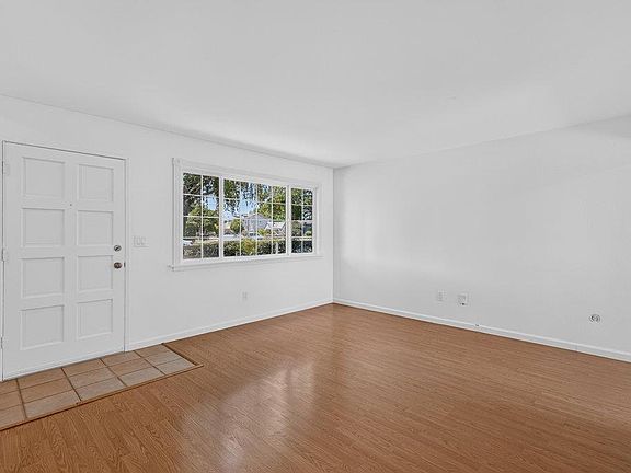 4th image of 2050 Halterman Ave
