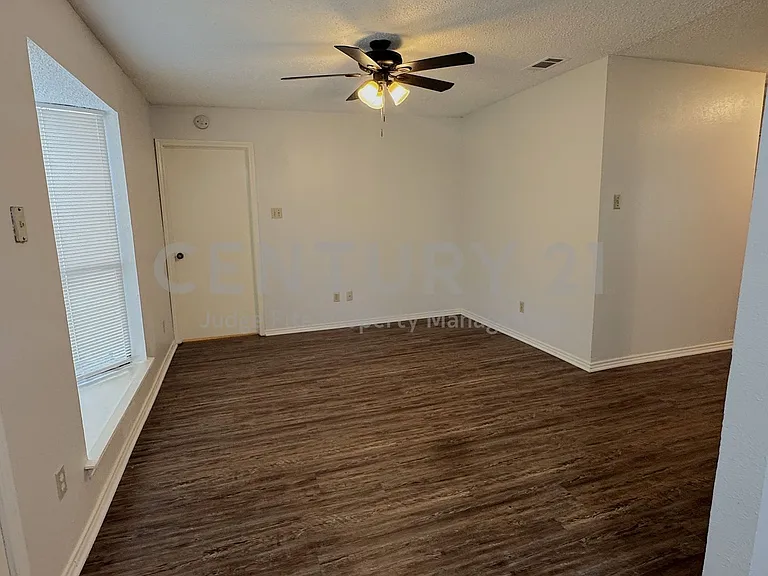 1122 Pyramid Dr — Photo 8