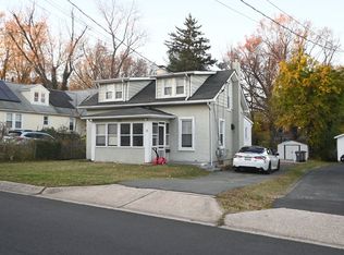 310 Crabb Ave, Rockville, MD 20850