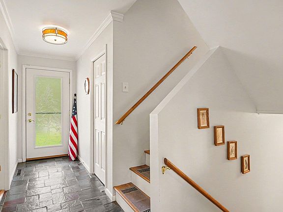 4th image of 309 Graham St