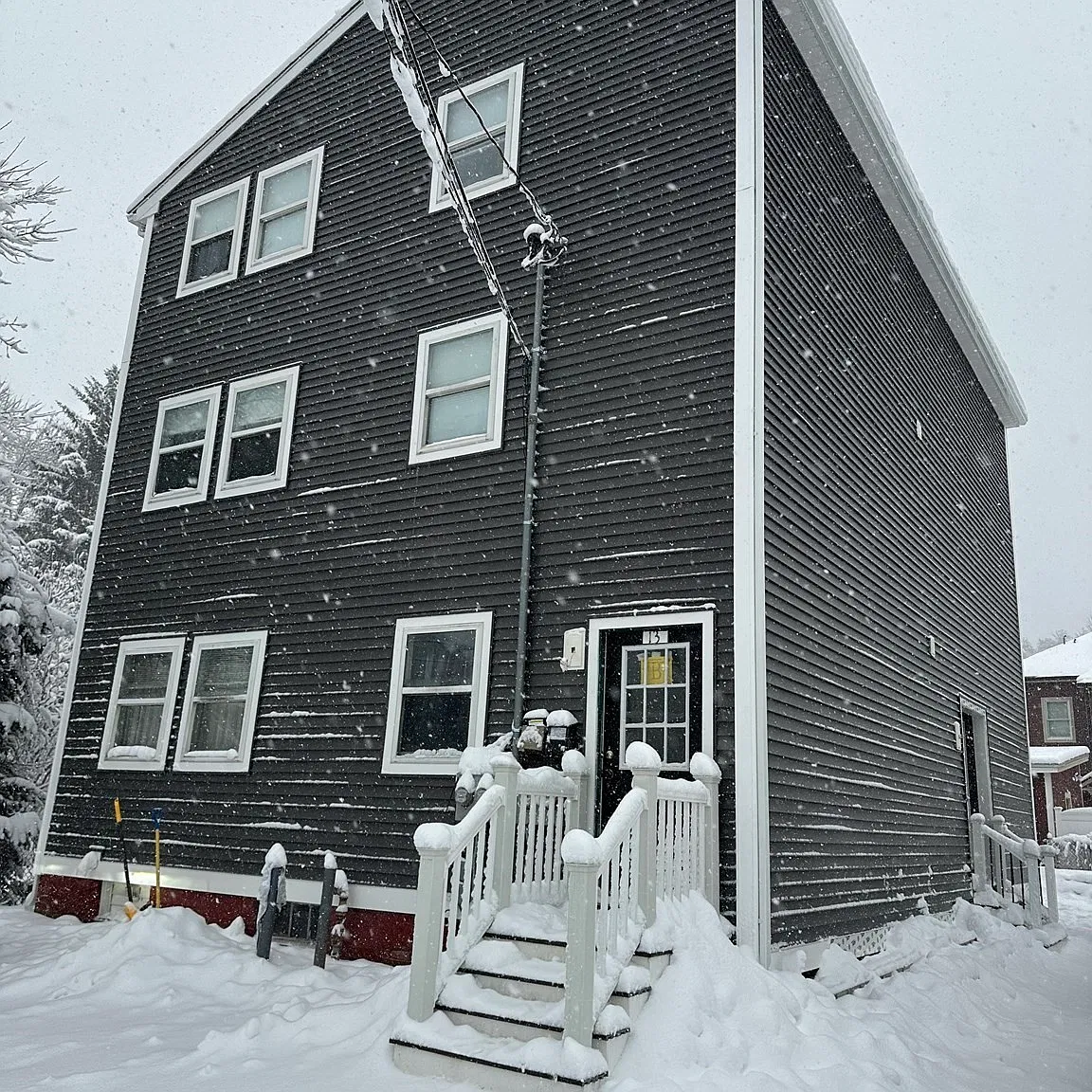 3 bed, 1.0 bath, 1200 sqft, $2,225 — Photo 1
