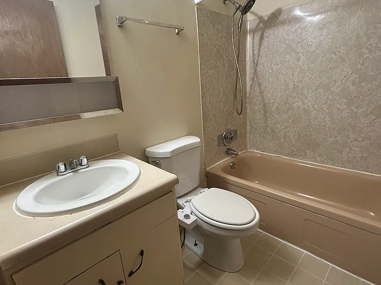 5033 15th Ave NE #1001 — Photo 8