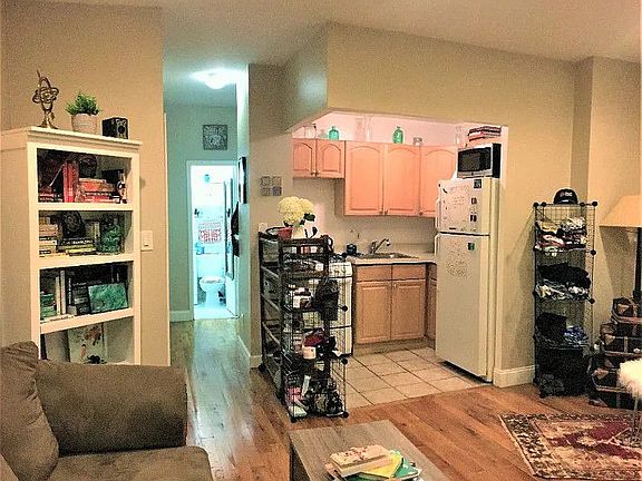 3rd image of 305 E 95th St APT 4