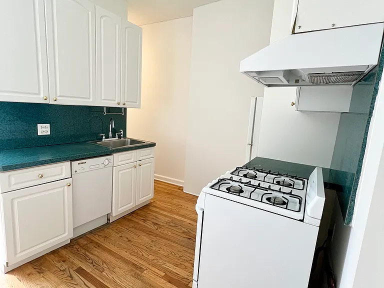195 Spring St #10 — Photo 5