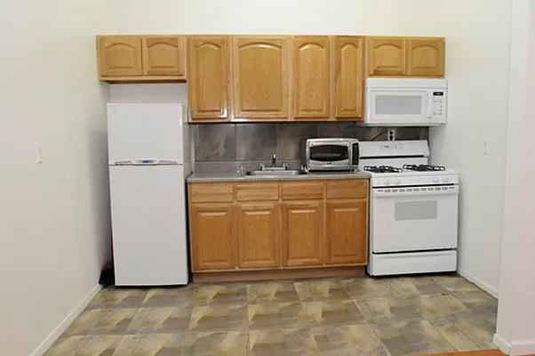 Rented by Perry Associates NYC Inc | media 13