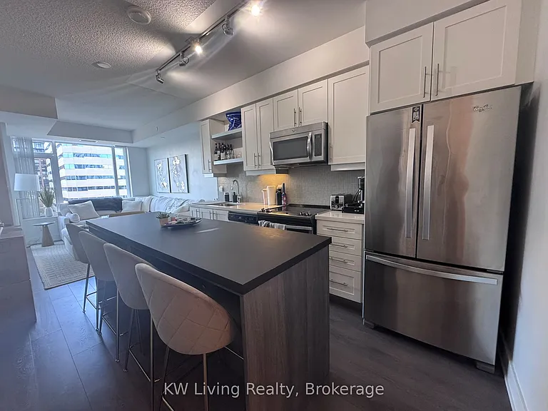 525 Adelaide St W #809 — Photo 1