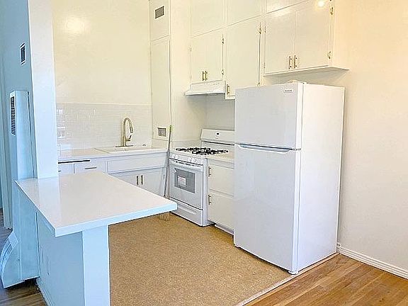 5th image of 354 N Shults St #8