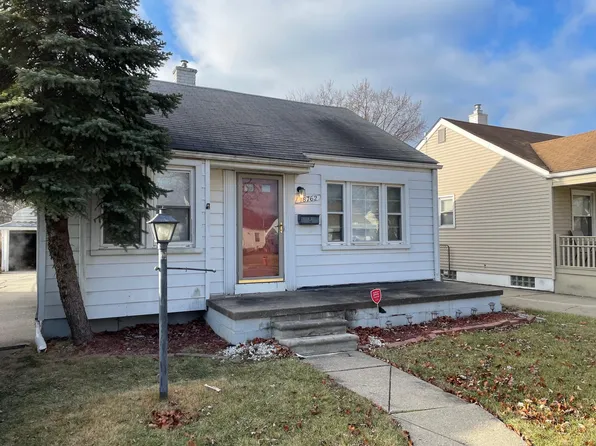 18762 Woodside St, Harper Woods, MI 48225