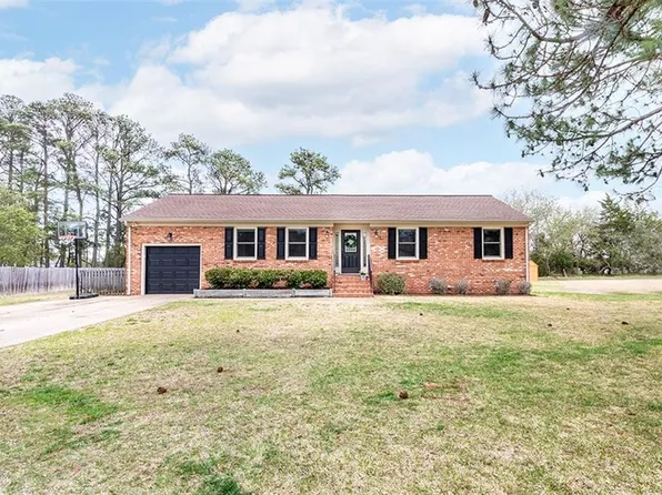 3 Saunders Dr, Poquoson, VA 23662
